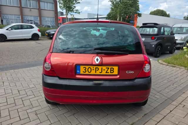 Renault Clio (2004) thumbnail 4