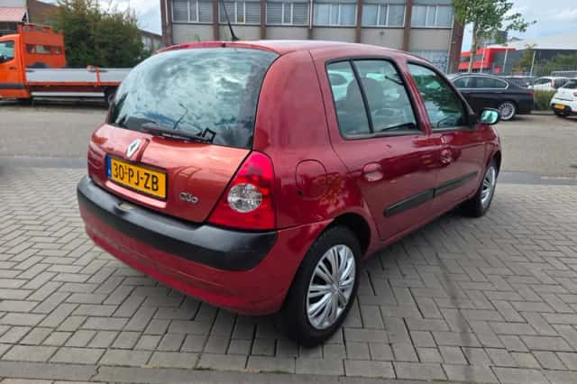Renault Clio (2004) thumbnail 6