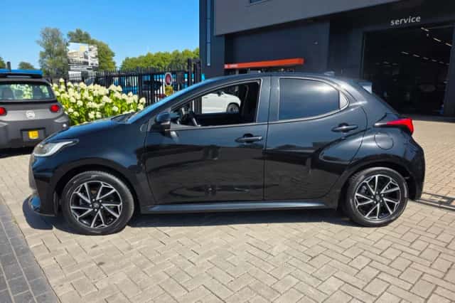 Toyota Yaris (2023) thumbnail 4