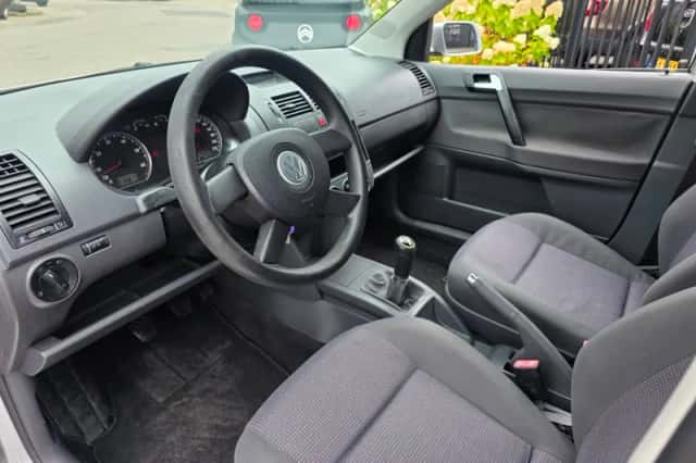 Volkswagen Polo (2004) thumbnail 3