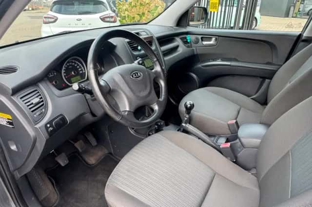 Kia Sportage (2009) thumbnail 2