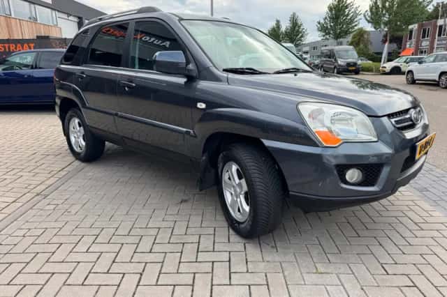 Kia Sportage (2009) thumbnail 3