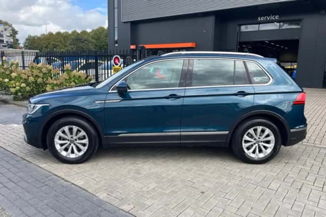 Volkswagen Tiguan (2023) thumbnail 2