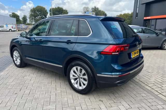 Volkswagen Tiguan (2023) thumbnail 3