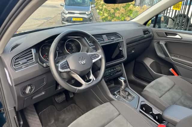Volkswagen Tiguan (2023) thumbnail 4
