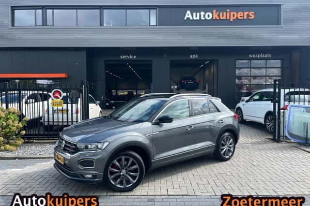 Volkswagen T-Roc (2019) thumbnail 2