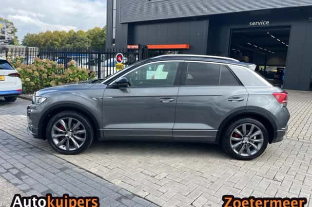 Volkswagen T-Roc (2019) thumbnail 3