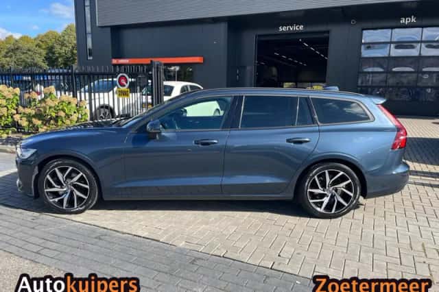 Volvo V60 (2021) thumbnail 2