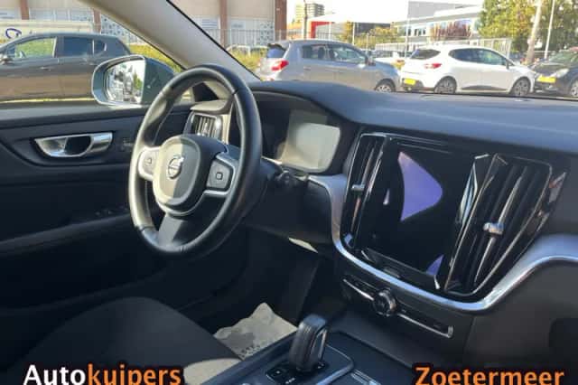 Volvo V60 (2021) thumbnail 6