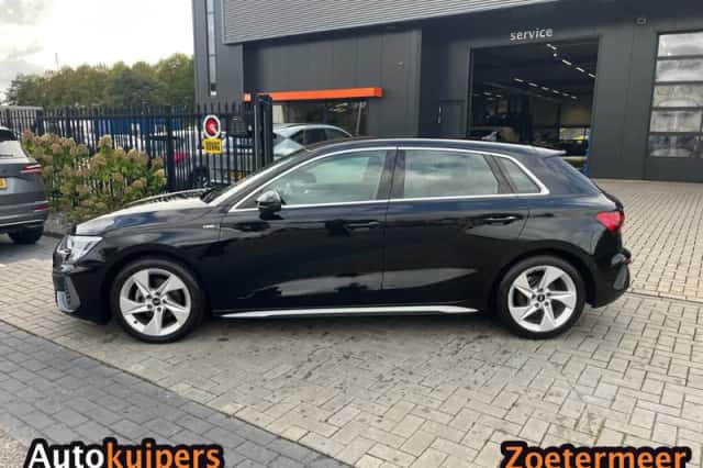 Audi A3 (2022) thumbnail 2