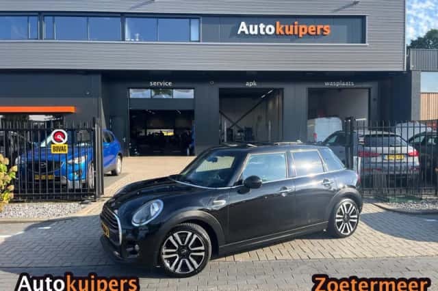 MINI Cooper (2018) thumbnail 2