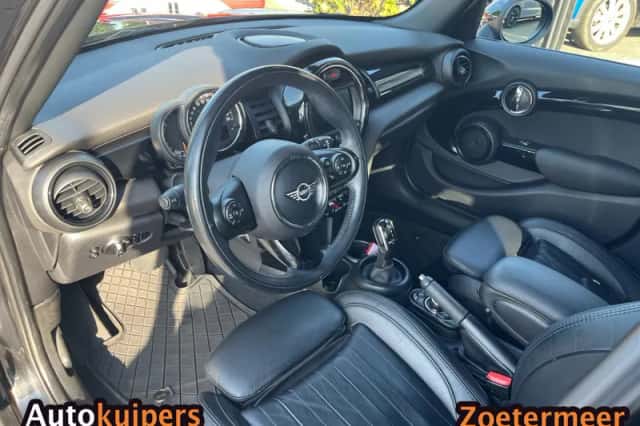 MINI Cooper (2018) thumbnail 5