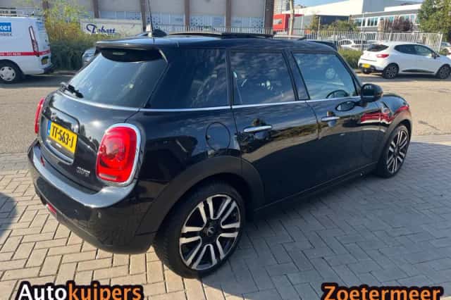 MINI Cooper (2018) thumbnail 6
