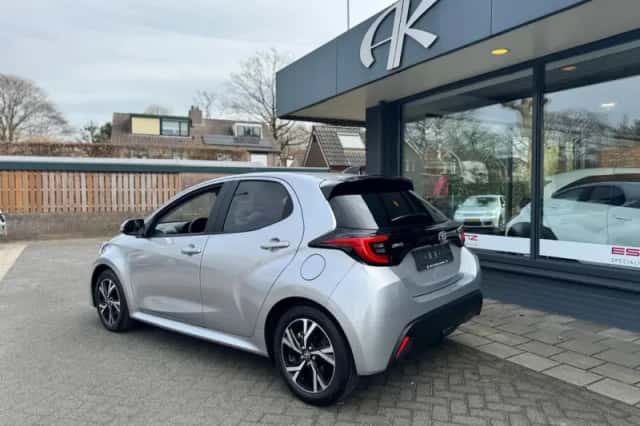 Toyota Yaris (2025) thumbnail 3