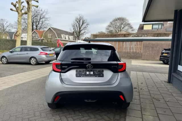 Toyota Yaris (2025) thumbnail 4
