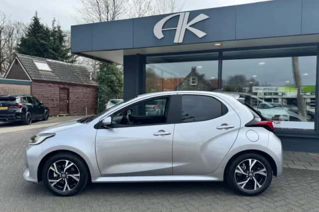 Toyota Yaris (2025) thumbnail 5