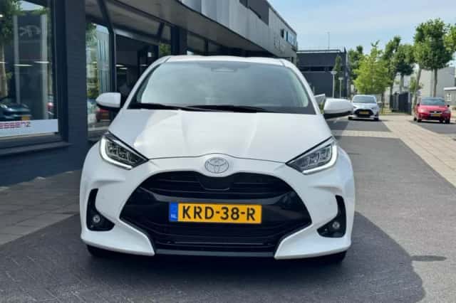 Toyota Yaris (2025) thumbnail 2