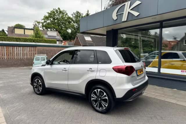 Suzuki Vitara (2023) thumbnail 2