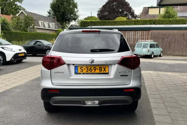 Suzuki Vitara (2023) thumbnail 3