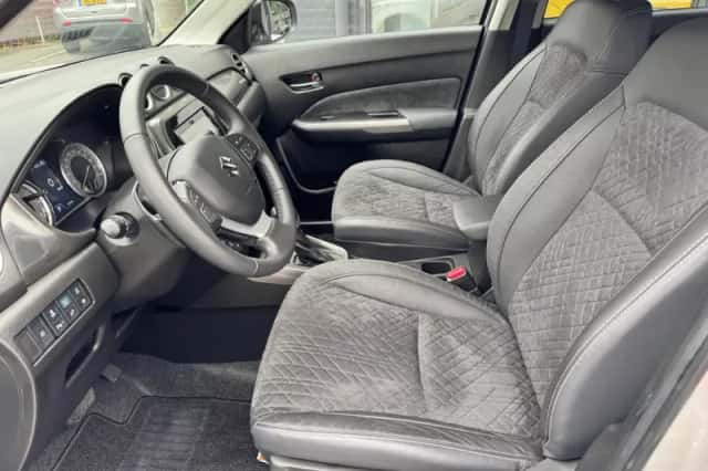 Suzuki Vitara (2023) thumbnail 5