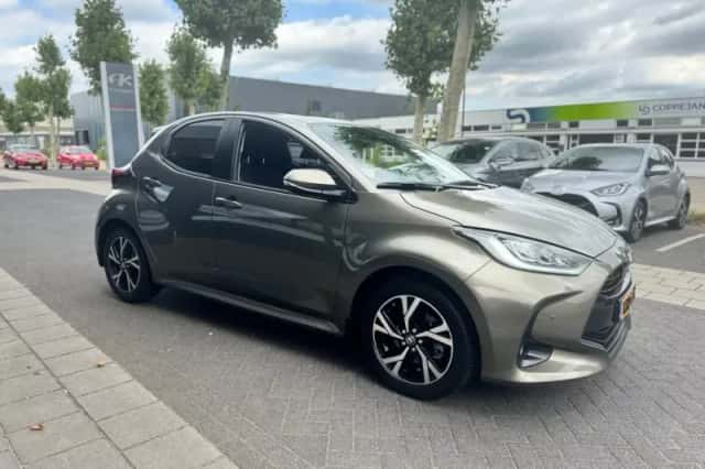 Toyota Yaris (2025) thumbnail 2