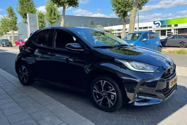 Toyota Yaris (2025) thumbnail 2
