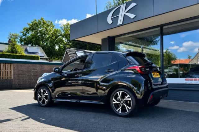 Toyota Yaris (2025) thumbnail 3