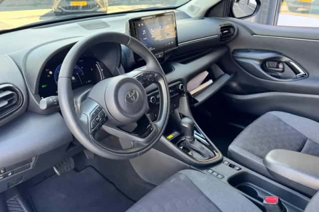 Toyota Yaris (2025) thumbnail 6