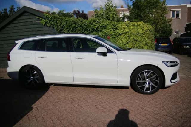 Volvo V60 (2020) thumbnail 2