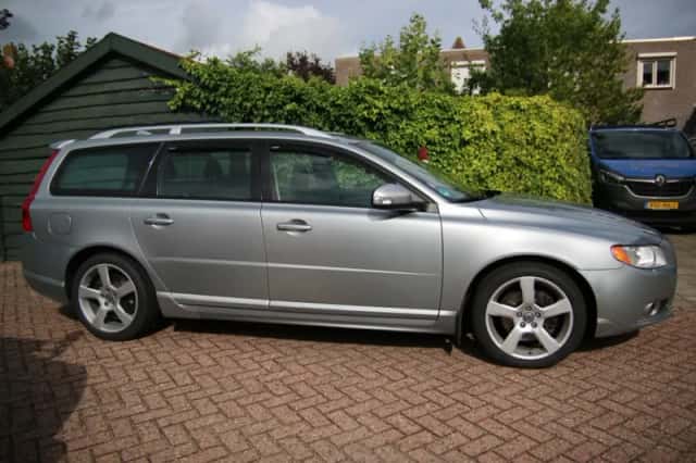 Volvo V70 (2011) thumbnail 2