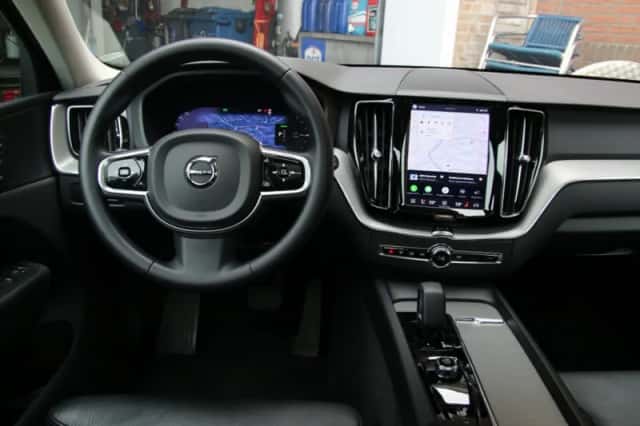Volvo XC60 (2023) thumbnail 4