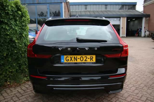 Volvo XC60 (2023) thumbnail 5