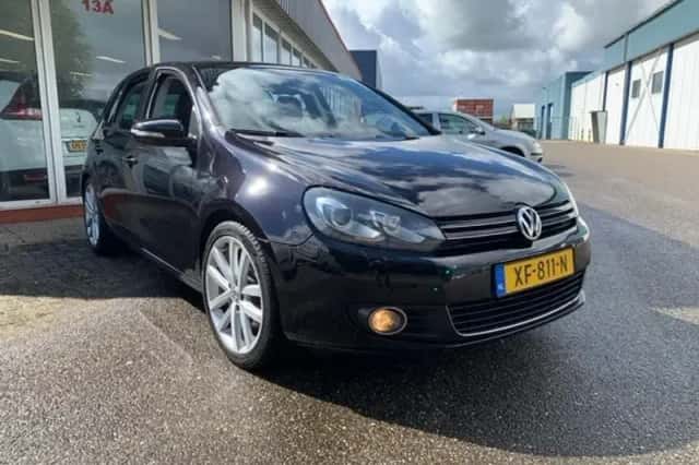 Volkswagen Golf (2010) thumbnail 2