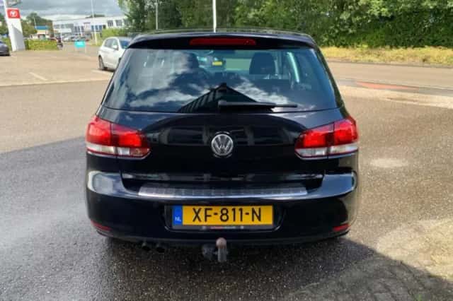 Volkswagen Golf (2010) thumbnail 4