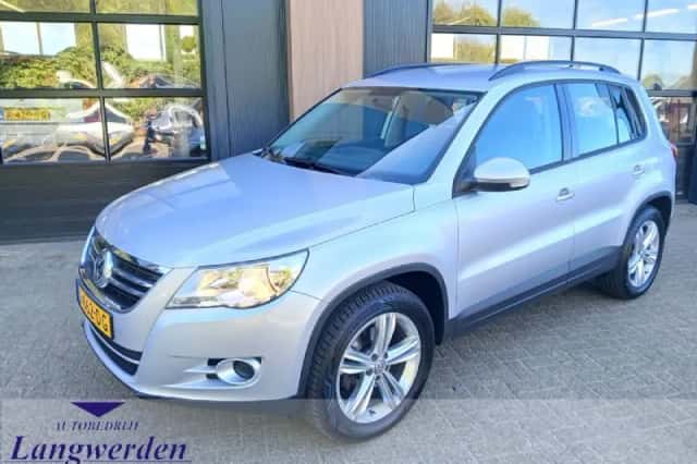 Volkswagen Tiguan (2011) thumbnail 1