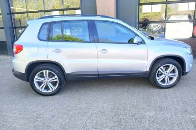 Volkswagen Tiguan (2011) thumbnail 3