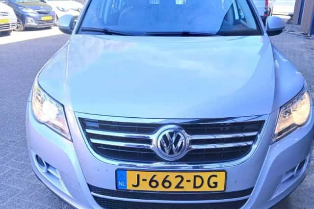 Volkswagen Tiguan (2011) thumbnail 4