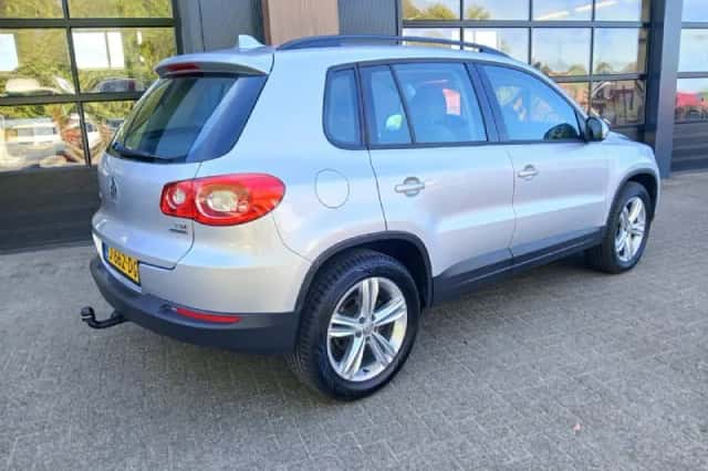 Volkswagen Tiguan (2011) thumbnail 6
