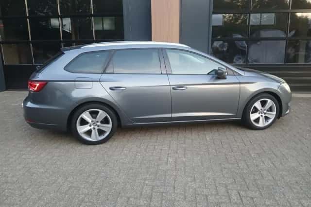 SEAT Leon (2016) thumbnail 4