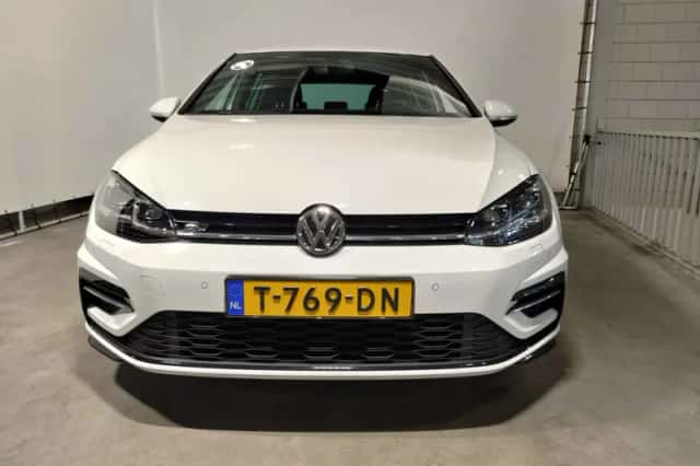 Volkswagen Golf (2019) thumbnail 2