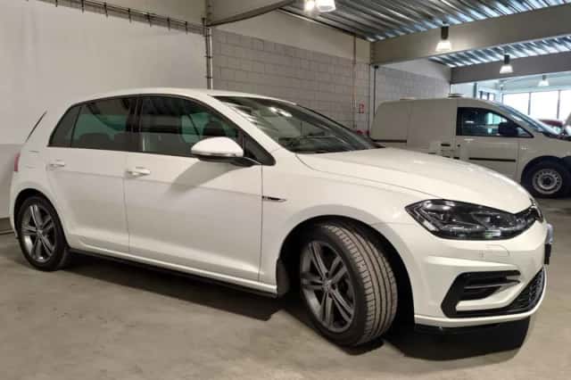 Volkswagen Golf (2019) thumbnail 3