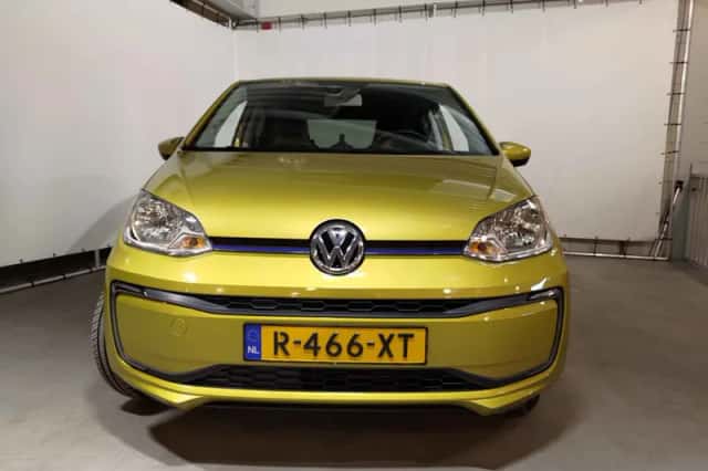 Volkswagen e-Up! (2017) thumbnail 2
