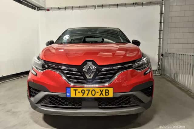 Renault Captur (2023) thumbnail 2