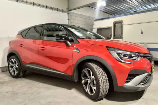 Renault Captur (2023) thumbnail 3