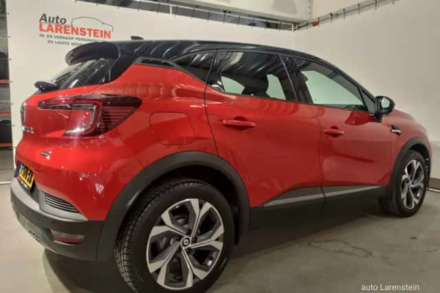 Renault Captur (2023) thumbnail 4