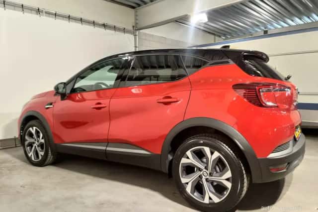 Renault Captur (2023) thumbnail 6