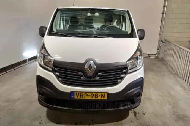 Renault Trafic (2016) thumbnail 2