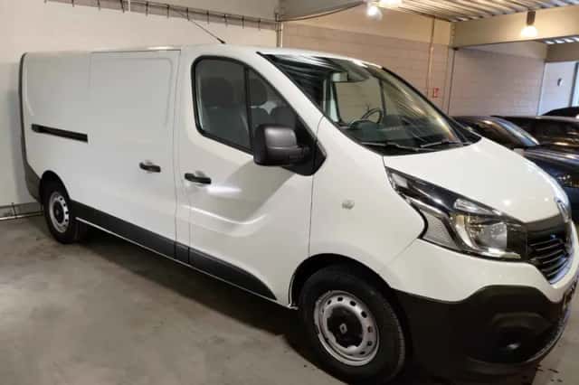 Renault Trafic (2016) thumbnail 3