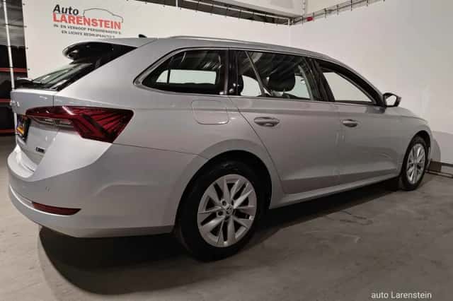Škoda Octavia (2021) thumbnail 4