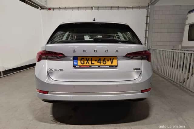 Škoda Octavia (2021) thumbnail 5